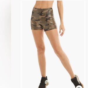 Koral Activewear Hot High Rise Infinity Shorts - Camo Size Small